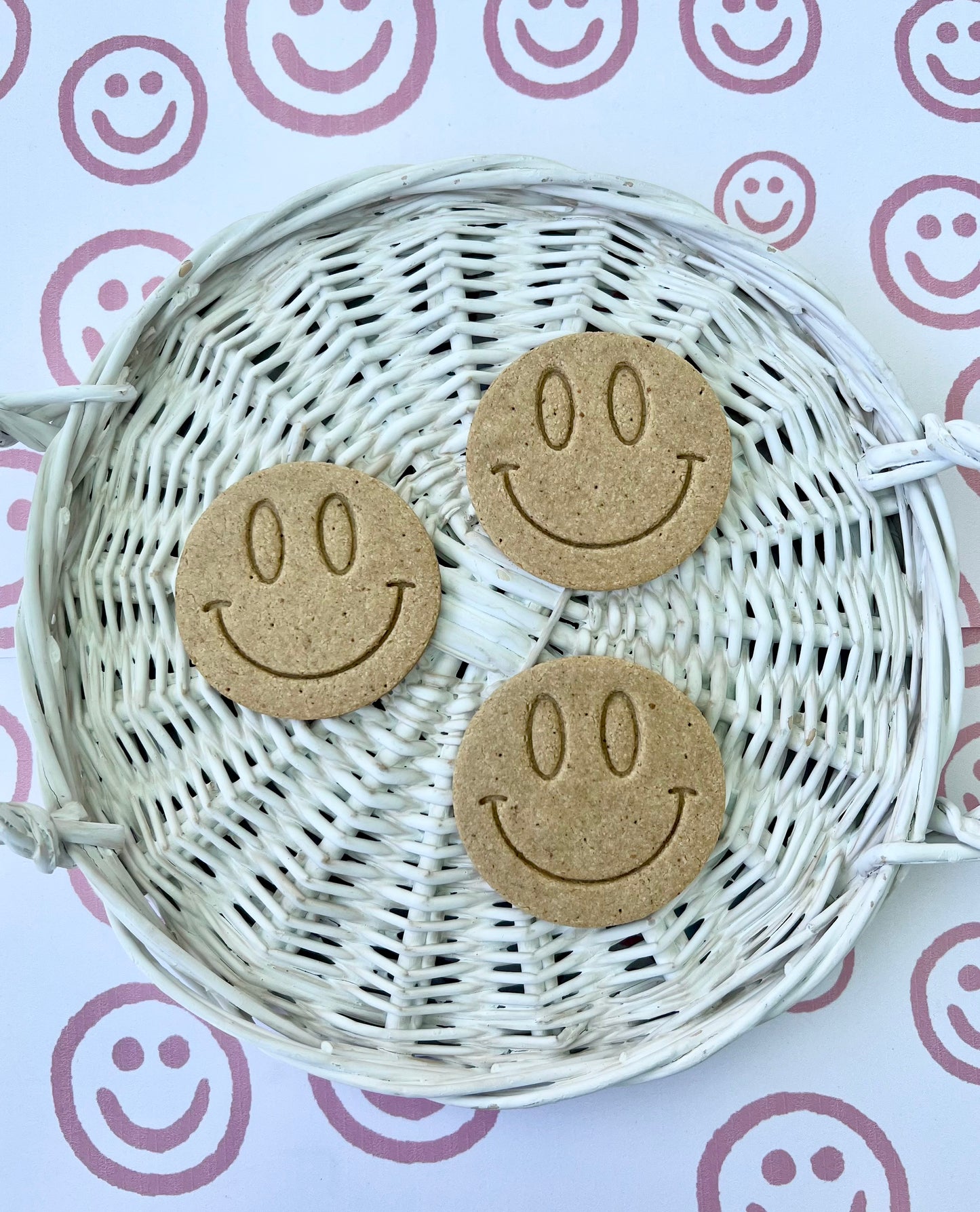 SMILEY FACE EMOJI