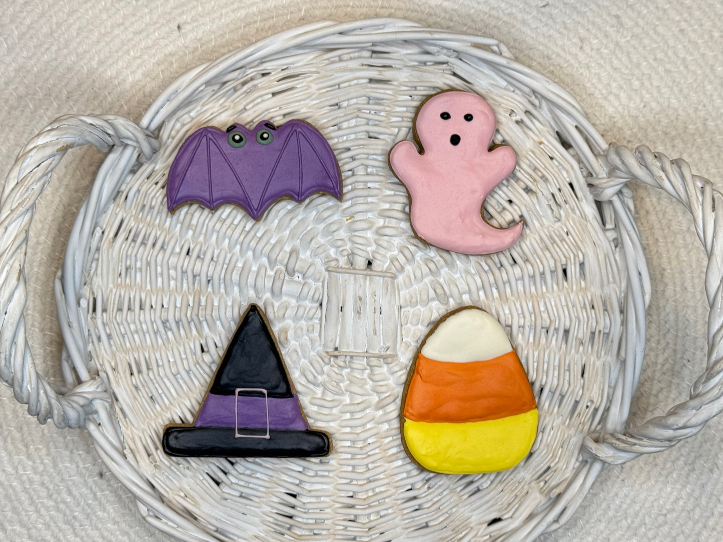 ICED HOWL-O-WEEN TREATS